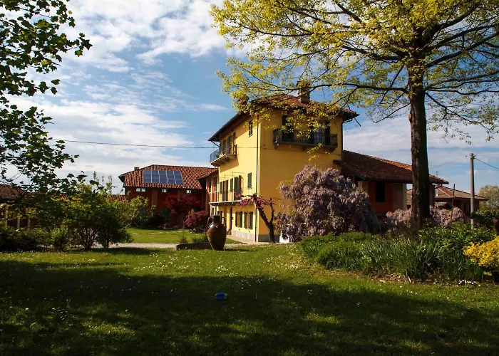 Cascina Belmonte Bed & Breakfast 4*